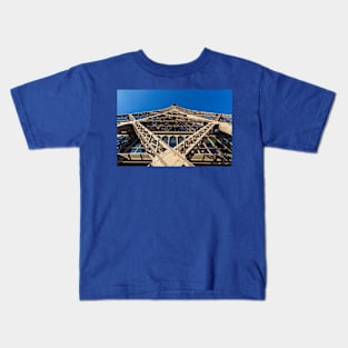 Eiffel Tower in Paris against clear blue sky Kids T-Shirt